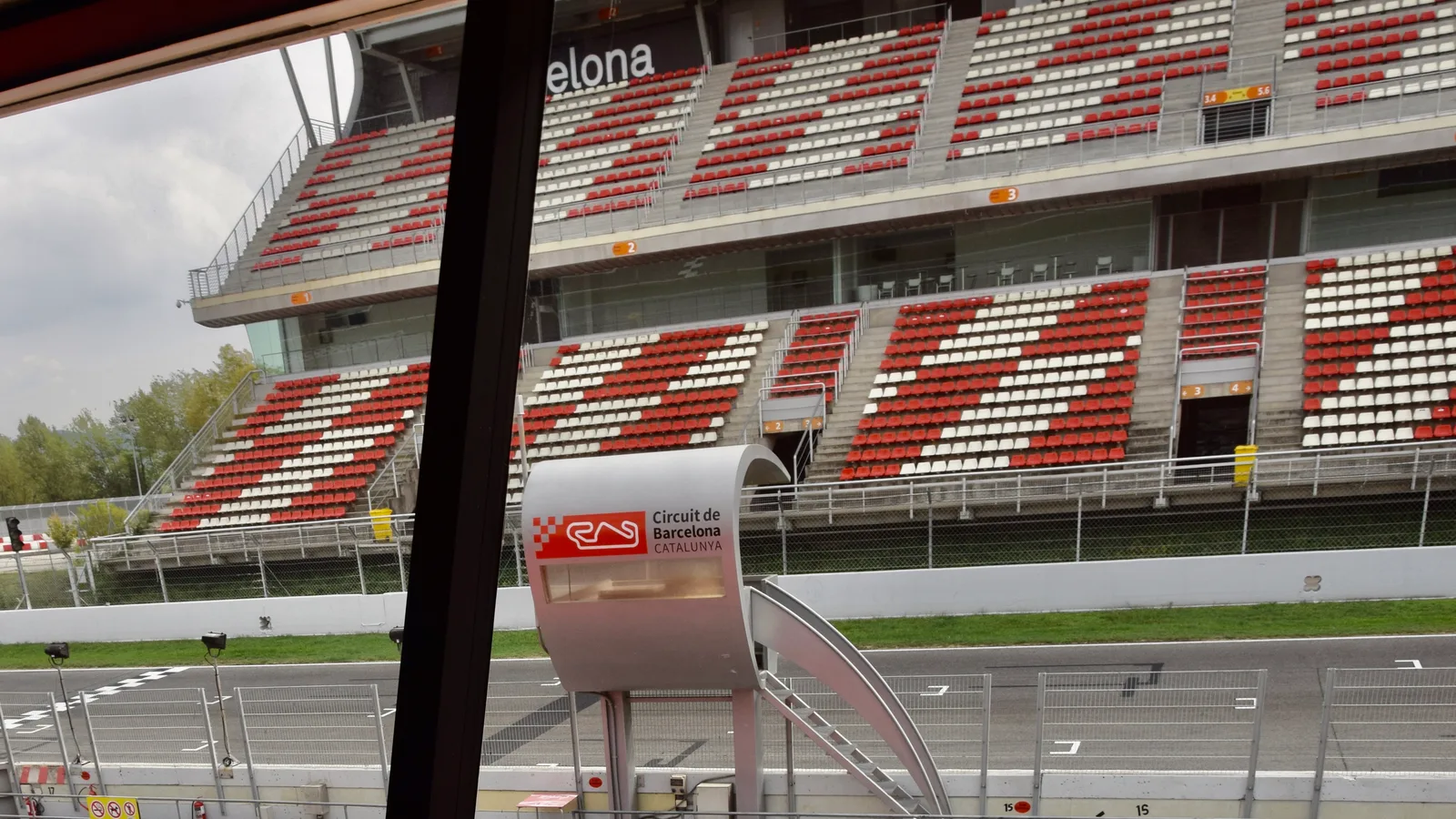 Circuit de Barcelona-Catalunya grandstand and pit straight