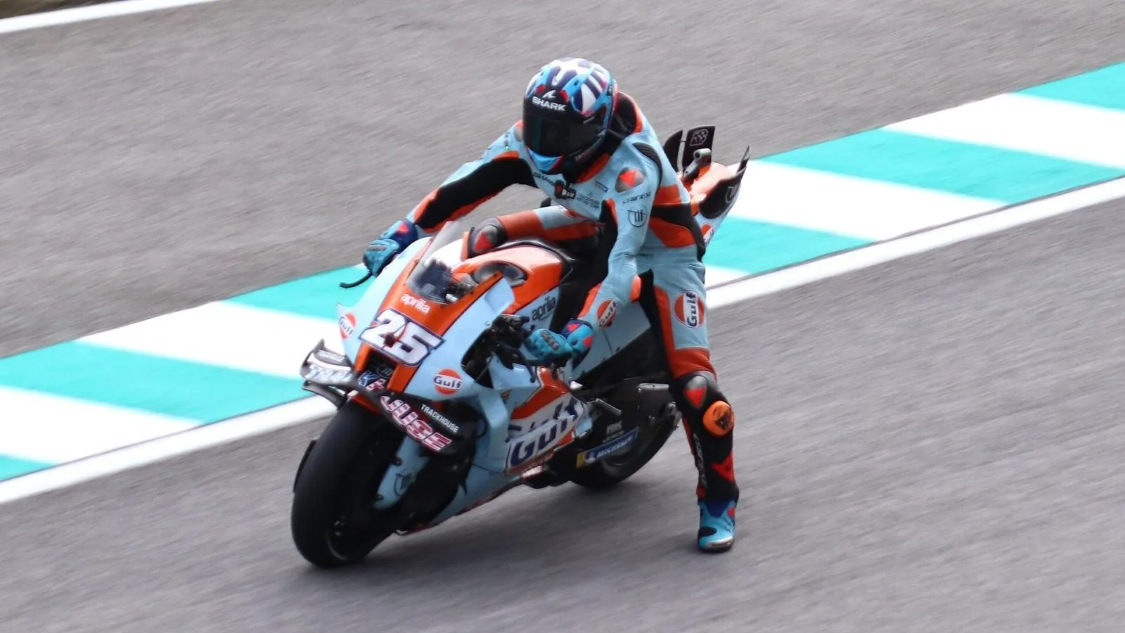 Raúl Fernández riding the Trackhouse Aprilia during the 2025 Malaysian Grand Prix at Sepang