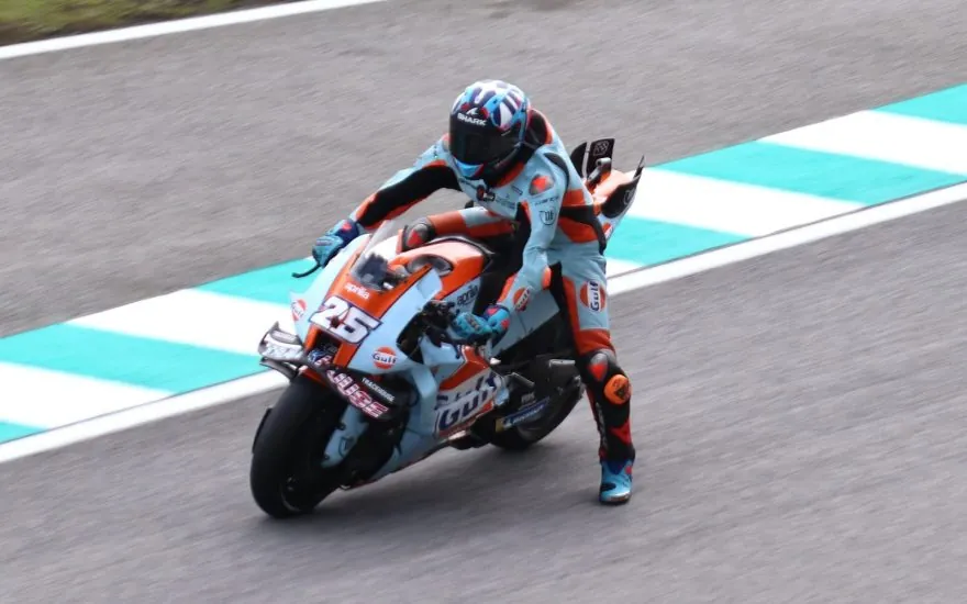 Raúl Fernández riding the Trackhouse Aprilia during the 2025 Malaysian Grand Prix at Sepang