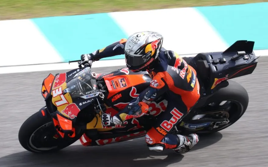 Pedro Acosta in KTM Factory Racing colours at the 2025 Malaysian Grand Prix